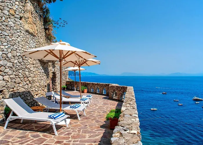 Ξενοδοχείο Borgo Santandrea 5*