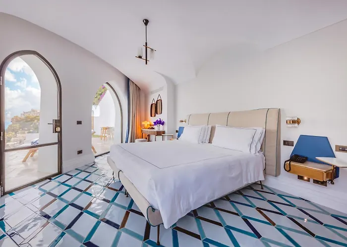 Hotel Borgo Santandrea 5*