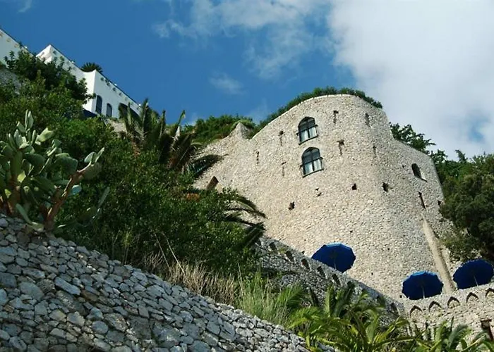 Ξενοδοχείο Borgo Santandrea 5*