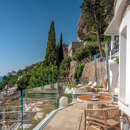 Borgo Santandrea Otel 5*