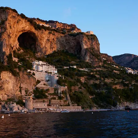 فندق Borgo Santandrea 5*